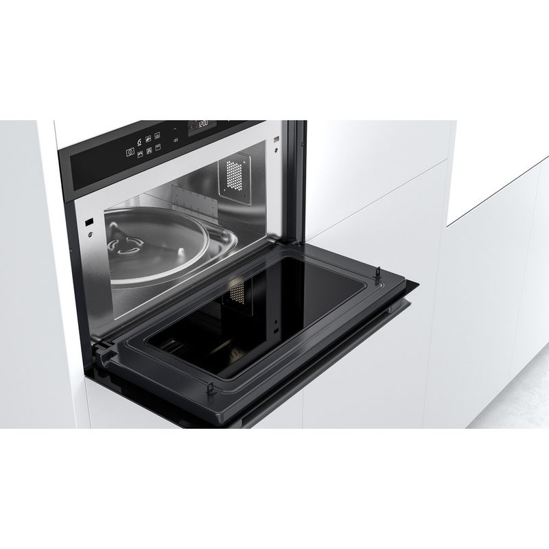 Whirlpool Four micro-ondes Encastrable W6 MD440 BSS Acier noir Electronique 31 Micro-ondes + gril 1000 Lifestyle perspective open