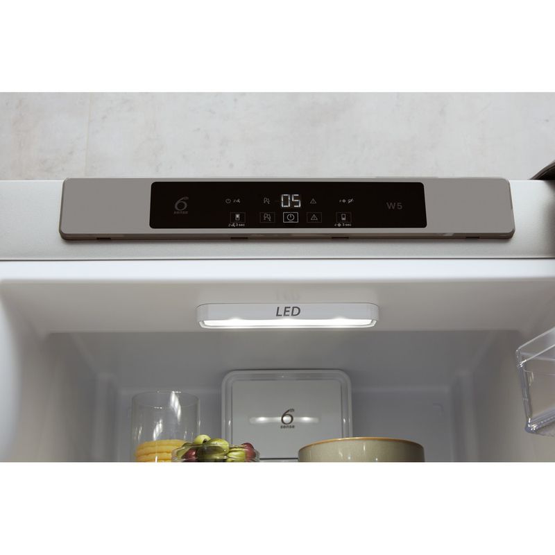 Whirlpool-Combine-refrigerateur-congelateur-Pose-libre-W5-821C-OX-Optic-Inox-2-portes-Lifestyle-control-panel
