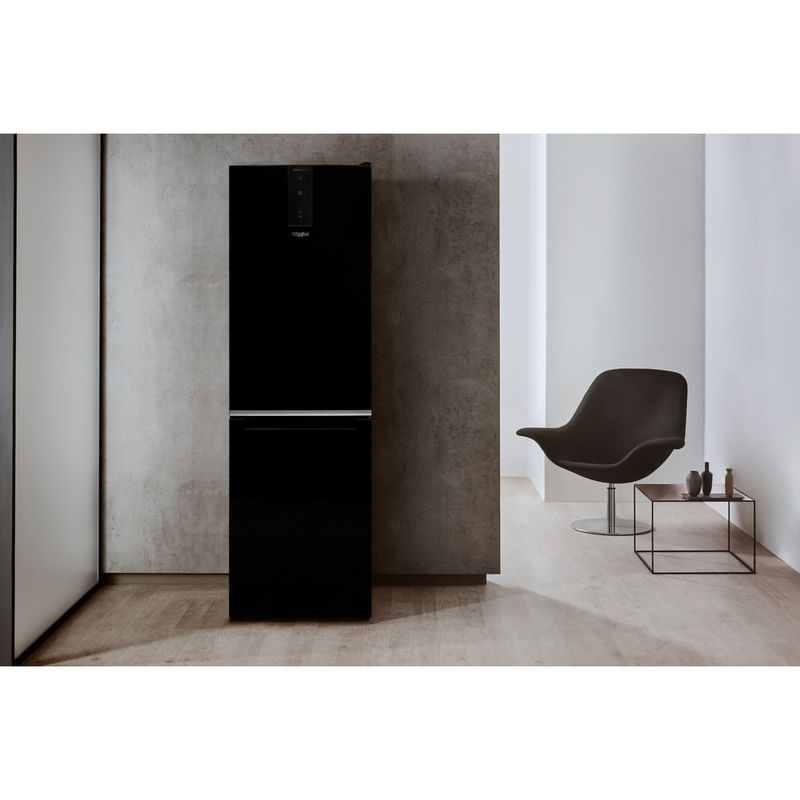 Whirlpool-Combine-refrigerateur-congelateur-Pose-libre-W7-821O-K-Noir-2-portes-Lifestyle-frontal