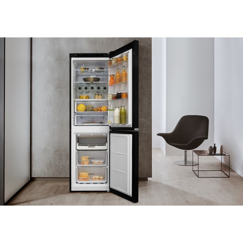 Whirlpool-Combine-refrigerateur-congelateur-Pose-libre-W7-821O-K-Noir-2-portes-Lifestyle-frontal-open
