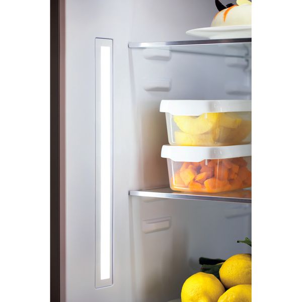 Whirlpool-Combine-refrigerateur-congelateur-Pose-libre-W84BE-72-X-2-Inox-2-portes-Lifestyle-detail