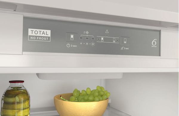 Whirlpool Combiné réfrigérateur congélateur Encastrable WHC18 T323 P Blanc 2 portes Control panel