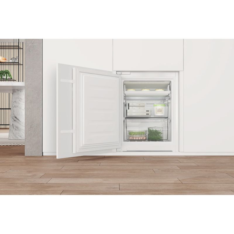 Whirlpool-Combine-refrigerateur-congelateur-Encastrable-WHC18-T332-P-Blanc-2-portes-Lifestyle-detail