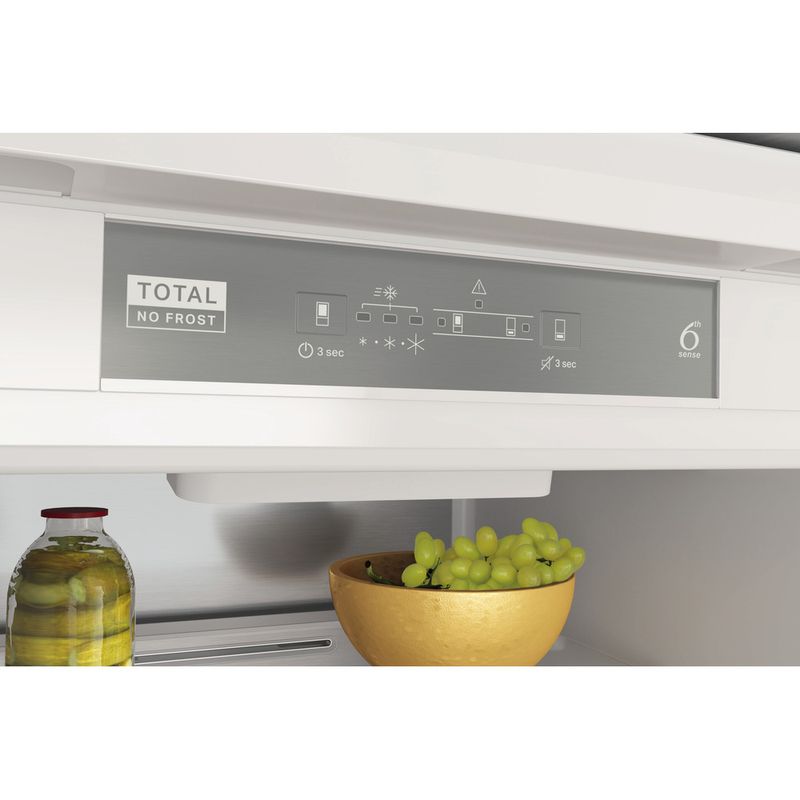Whirlpool-Combine-refrigerateur-congelateur-Encastrable-WHC18-T332-P-Blanc-2-portes-Control-panel