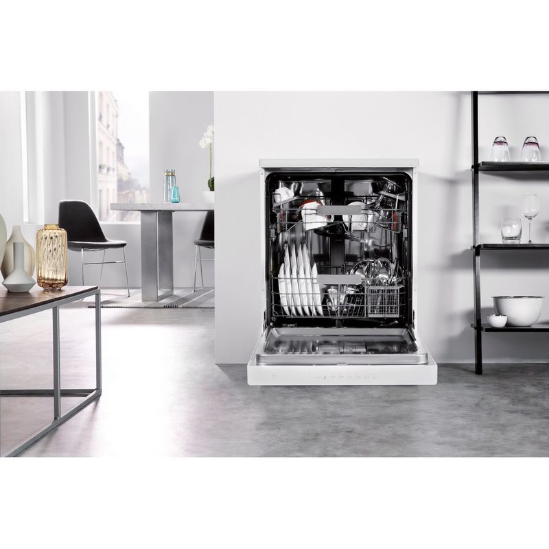 Whirlpool-Lave-vaisselle-Pose-libre-WRFC-3C26-Pose-libre-A---Lifestyle-frontal-open