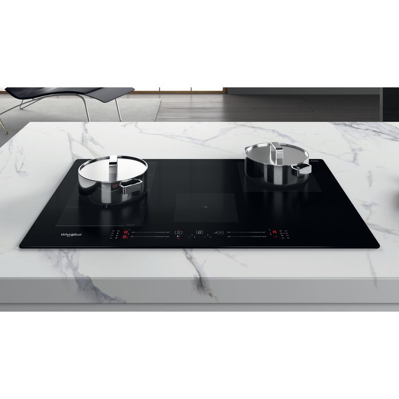 Whirlpool-Table-de-cuisson-WF-S3977-NE-Noir-Induction-vitroceramic-Lifestyle-frontal-top-down