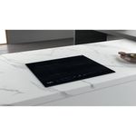 Whirlpool-Table-de-cuisson-WS-B2360-BF-Noir-Induction-vitroceramic-Lifestyle-perspective