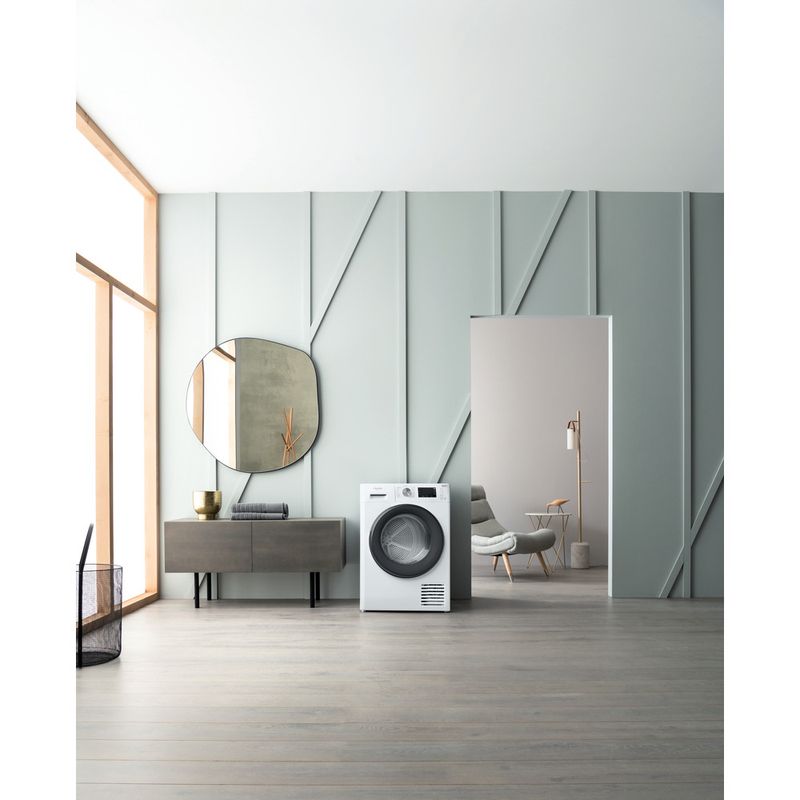 Whirlpool-Seche-linge-FFT-M22-8X3B-FR-Blanc-Lifestyle-frontal