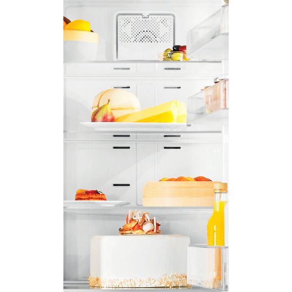Whirlpool-Combine-refrigerateur-congelateur-Pose-libre-WFNF-81E-OX-1-Optic-Inox-2-portes-Lifestyle-detail