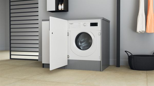 Whirlpool-Lavante-sechante-Encastrable-BI-WDWG-751482-EU-N-Blanc-Lave-linge-frontal-Lifestyle-perspective