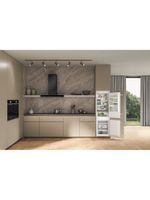 Whirlpool Combiné réfrigérateur congélateur Encastrable WHC18 T132 FR Blanc 2 portes Lifestyle frontal open