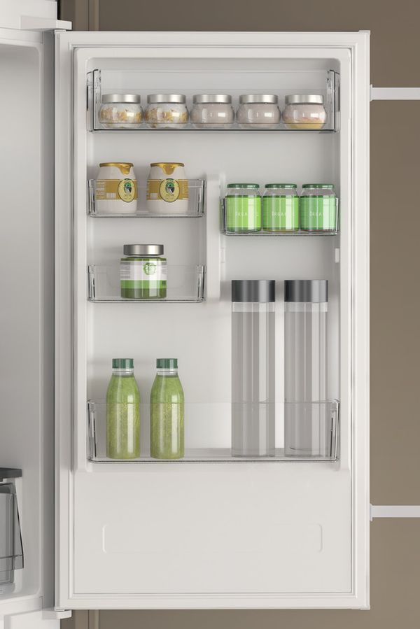 Whirlpool-Combine-refrigerateur-congelateur-Encastrable-WHC18-T132-FR-Blanc-2-portes-Lifestyle-detail