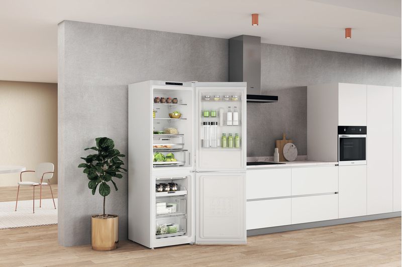 Whirlpool-Combine-refrigerateur-congelateur-Pose-libre-W7X-83A-W-Blanc-2-portes-Lifestyle-perspective-open