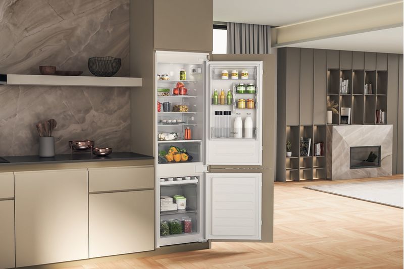 Whirlpool-Combine-refrigerateur-congelateur-Encastrable-WHC18D071A1-FR-Blanc-2-portes-Lifestyle-perspective-open