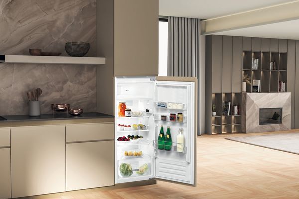 Whirlpool Réfrigérateur Encastrable ARG 8672 Inox Lifestyle perspective open