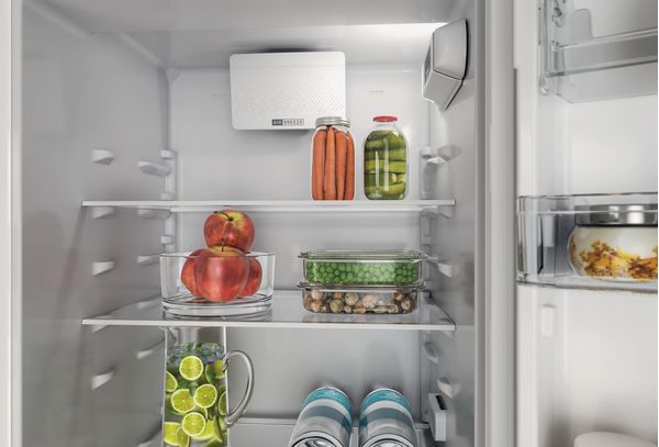 Whirlpool Combiné réfrigérateur congélateur Encastrable WHC20D011B1 FR Blanc 2 portes Lifestyle detail