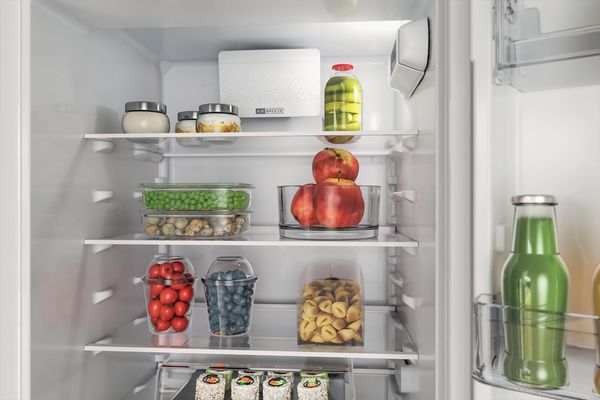 Whirlpool Combiné réfrigérateur congélateur Encastrable WHC18D021A1 SF FR Blanc 2 portes Lifestyle detail