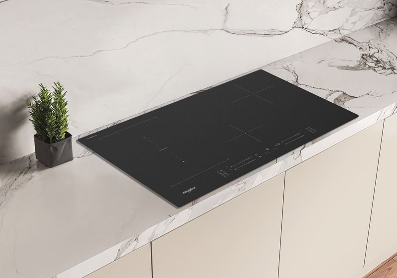 Whirlpool-Table-de-cuisson-WL-S3777-NE-BM-Noir-Induction-vitroceramic-Lifestyle-perspective