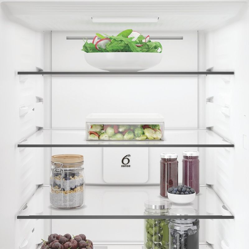 Whirlpool-Combine-refrigerateur-congelateur-Pose-libre-WHK-26412-X5EE-ARC-764-Manhattan-Gray-2-portes-Lifestyle-frontal