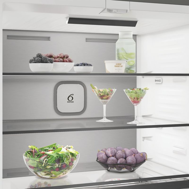 Whirlpool-Combine-refrigerateur-congelateur-Pose-libre-WHG2-6514-XK6E-ARC-764-Manhattan-Gray-4-portes-Lifestyle-perspective