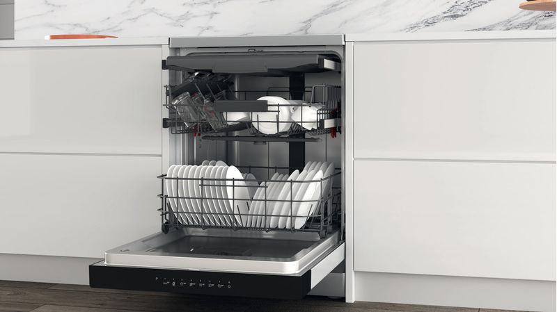Whirlpool-Lave-vaisselle-Pose-libre-W0FFD654X-Pose-libre-B-Lifestyle-perspective-open