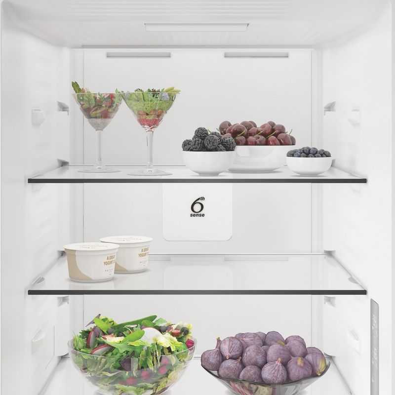 Whirlpool-Combine-refrigerateur-congelateur-Pose-libre-WHK-22372-X5EA1-ARC-764-Manhattan-Gray-2-portes-Lifestyle-frontal
