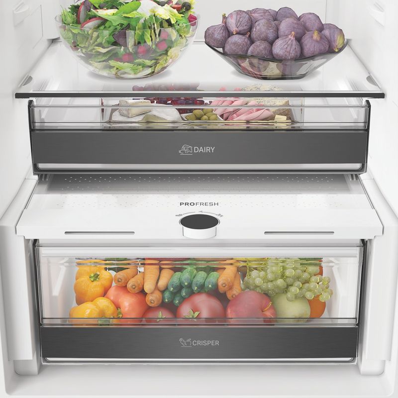 Whirlpool-Combine-refrigerateur-congelateur-Pose-libre-WHK-22374-X8EA-ARC-764-Manhattan-Gray-2-portes-Lifestyle-detail